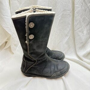 Teva women’s 8 Black Leather Boots with Button Detail